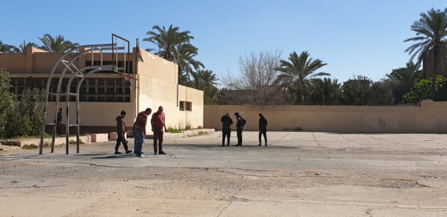 Hafter okullara da saldırıyor